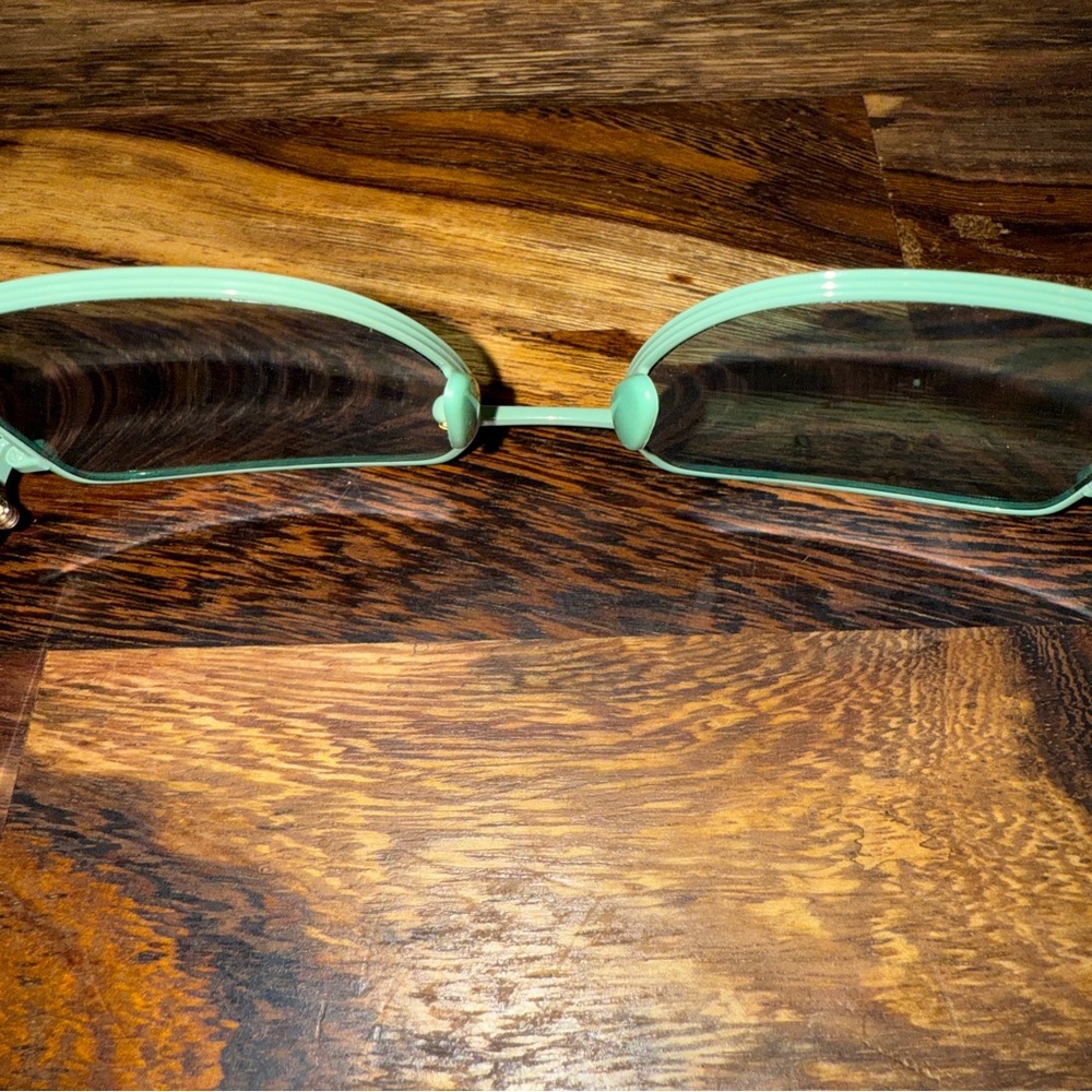 Gucci Light Green Square Sunglasses - Picture 8 of 8